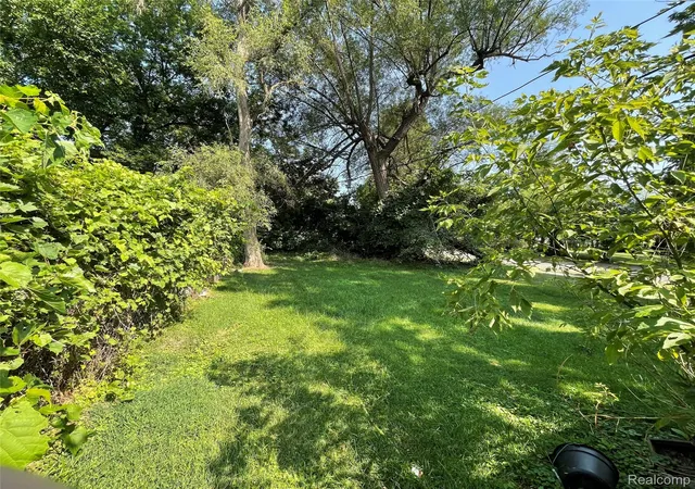 Photo 3 of Single family home for sale at 864 Terry Ave, Pontiac, MI 48340 | MLS# 20261059026 | Listing updated on 2026-07-30