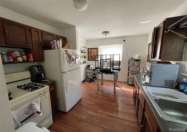 Photo 4 of Single family home for sale at 864 Terry Ave, Pontiac, MI 48340 | MLS# 20261059026 | Listing updated on 2026-07-30