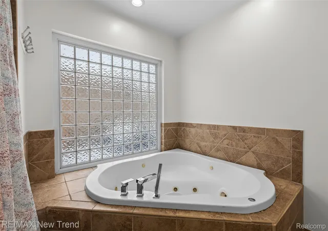 11th image of 33503 Stocker St, Farmington Hills, MI 48335 | MLS# 20261059030