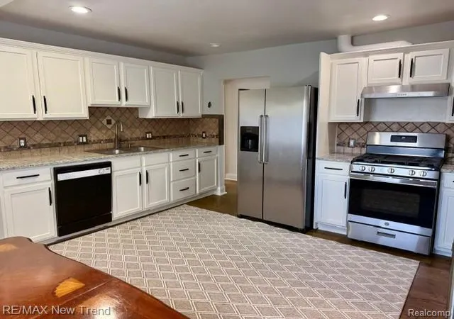 4th image of 33503 Stocker St, Farmington Hills, MI 48335 | MLS# 20261059030