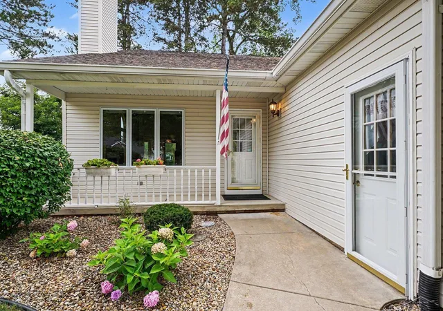 image of 8 Thornapple Ct, Saginaw, MI 48603 | MLS# 61050216558