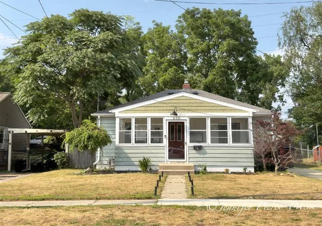1st image of 833 Sw Aldon St Sw, Wyoming, MI 49509 | MLS# 65026039123