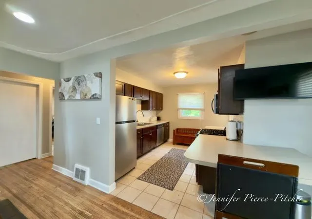 3rd image of 833 Sw Aldon St Sw, Wyoming, MI 49509 | MLS# 65026039123