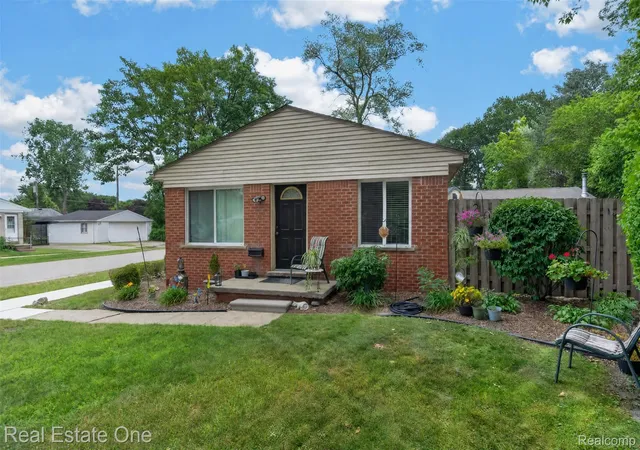 3rd image of 26212 Park Ct, Madison Heights, MI 48071 | MLS# 20261059037