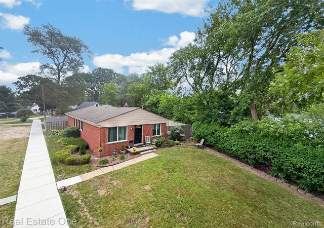 4th image of 26212 Park Ct, Madison Heights, MI 48071 | MLS# 20261059037