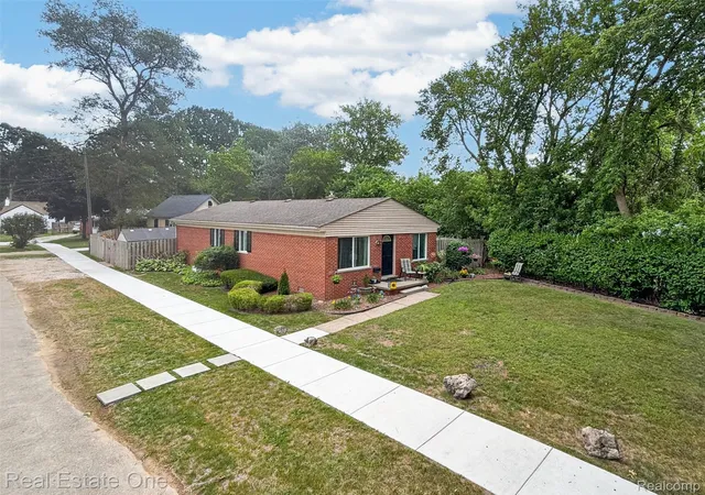 5th image of 26212 Park Ct, Madison Heights, MI 48071 | MLS# 20261059037