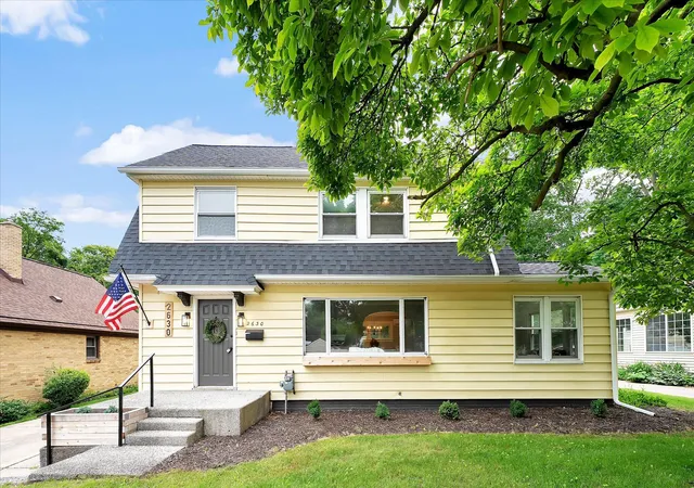1st image of 2630 Oakwood Ave Ne, Grand Rapids, MI 49505 | MLS# 65026039133