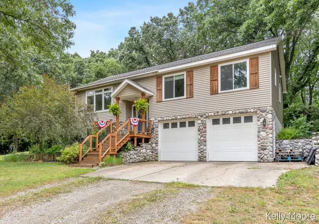 3rd image of 11856 Berridge Rd, Greenville, MI 48838 | MLS# 65026039130
