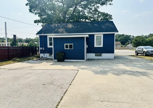 Photo 3 of Single family home for sale at 2174 S Getty St, Muskegon, MI 49444 | MLS# 71026039129 | Listing updated on 2026-09-17