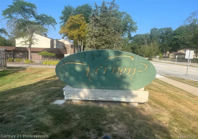Photo 3 of Condo for sale at 5 Richmond Towne St, Southfield, MI 48075 | MLS# 20261059056 | Listing updated on 2026-08-11
