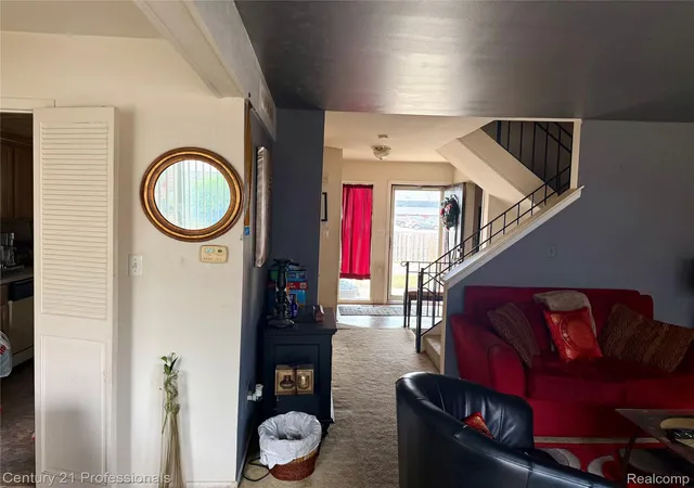 Listing Photo 5 - Condo for sale in building located at 5 Richmond Towne St, Southfield, MI 48075