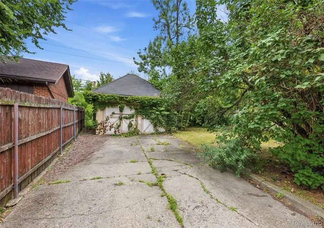 Photo 3 of Single family home for sale at 1636 W Boston Blvd, Detroit, MI 48206 | MLS# 20261059058 | Listing updated on 2026-09-04