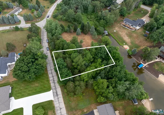 5th image of 1009 Cantabrian Dr, Weidman, MI 48893 | MLS# 79080071655