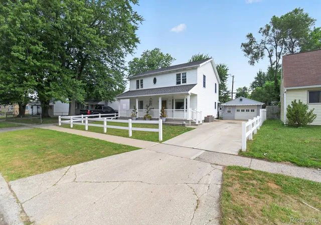 Photo 3 of Single family home for sale at 1120 Redleaf Ln, Ypsilanti, MI 48198 | MLS# 20261059065 | Listing updated on 2026-08-23