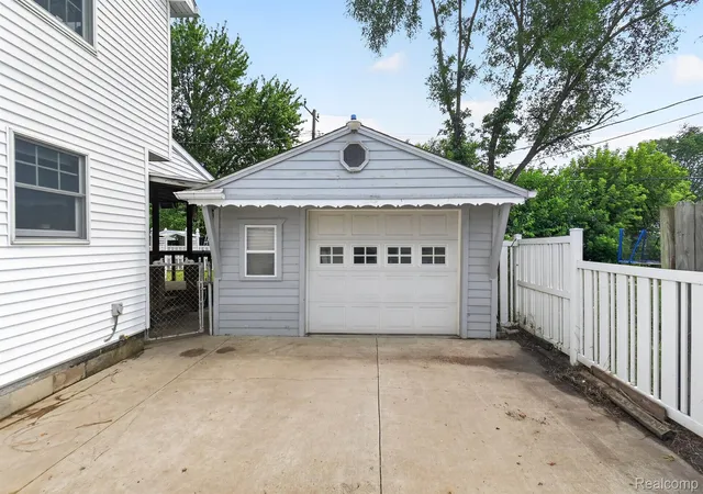 Photo 3 of Single family home for sale at 1120 Redleaf Ln, Ypsilanti, MI 48198 | MLS# 20261059065 | Listing updated on 2026-08-23