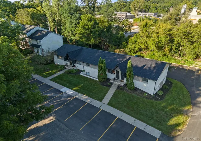 3rd image of 811 N Main St, Milford, MI 48381 | MLS# 20261059067