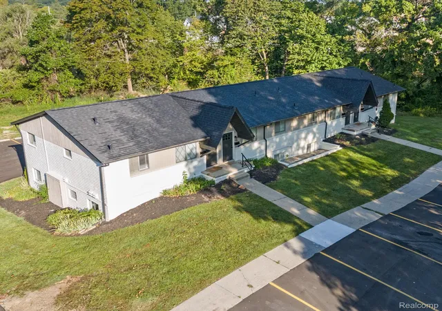 4th image of 811 N Main St, Milford, MI 48381 | MLS# 20261059067