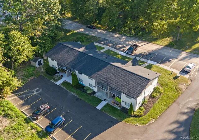 5th image of 811 N Main St, Milford, MI 48381 | MLS# 20261059067
