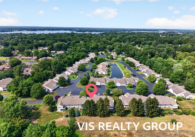 Listing Photo 2 - Condo for sale in building located at 851 Claremont Ct, Holland, MI 49423