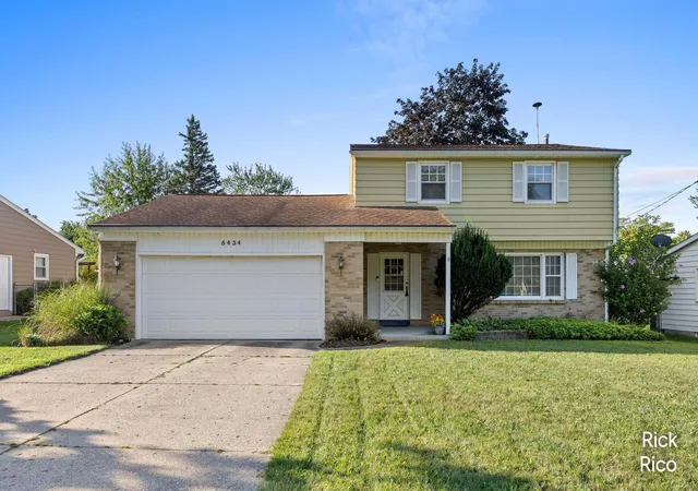 1st image of 5434 Edgelawn Dr Se, Grand Rapids, MI 49508 | MLS# 65026039153