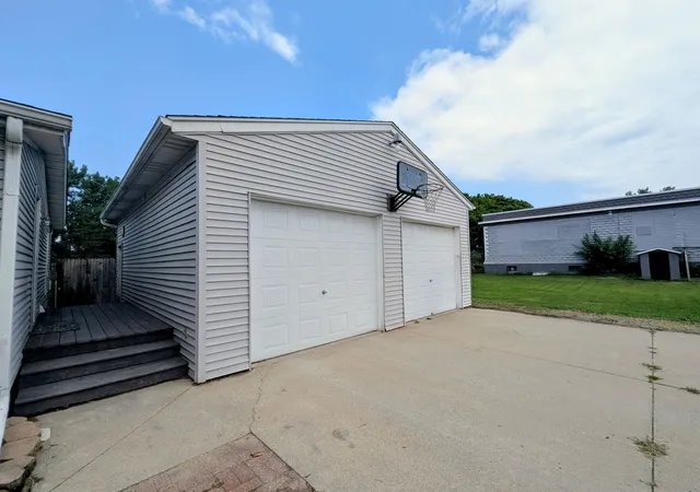 Photo 3 of Single family home for sale at 4195 Wheeler Rd, Bay City, MI 48706 | MLS# 77080071653 | Listing updated on 2026-09-02