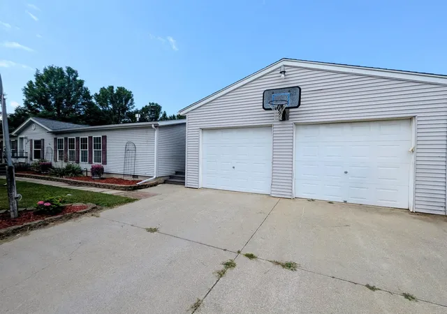 Photo 4 of Single family home for sale at 4195 Wheeler Rd, Bay City, MI 48706 | MLS# 77080071653 | Listing updated on 2026-09-02