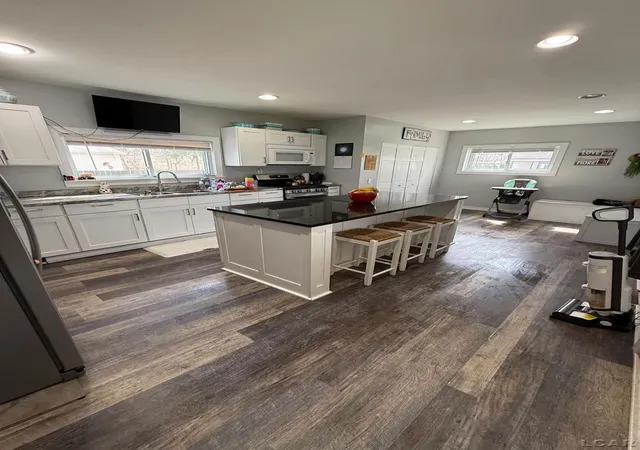 Photo 3 of Single family home for sale at 124 E Stephenson St, Morenci, MI 49256 | MLS# 56050216575 | Listing updated on 2026-09-26