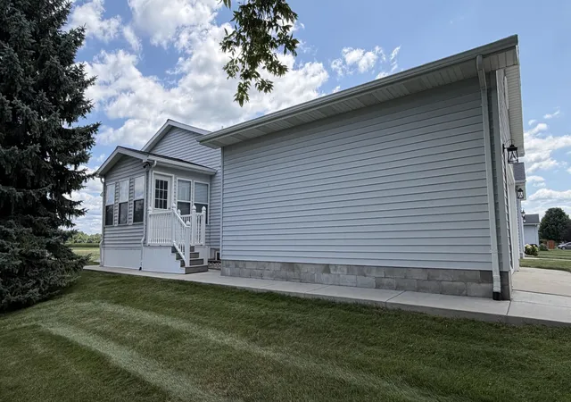 Listing Photo 4 - Condo for sale in building located at 1001 Sweeney St, Mount Pleasant, MI 48858