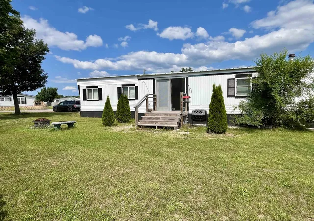 5th image of 882 Crestwood Ln, Traverse City, MI 49686 | MLS# 78080071651
