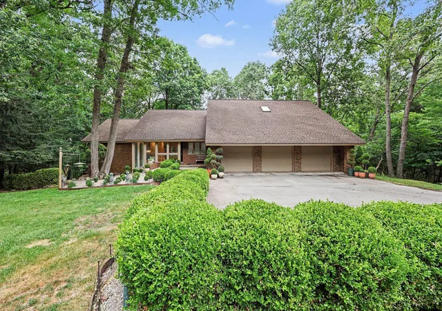 2nd image of 5315 Red Fox Run, Ann Arbor, MI 48105 | MLS# 81026039160