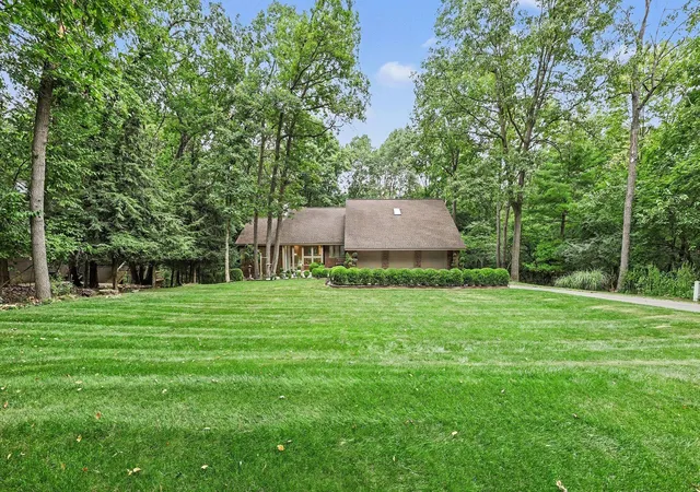 3rd image of 5315 Red Fox Run, Ann Arbor, MI 48105 | MLS# 81026039160