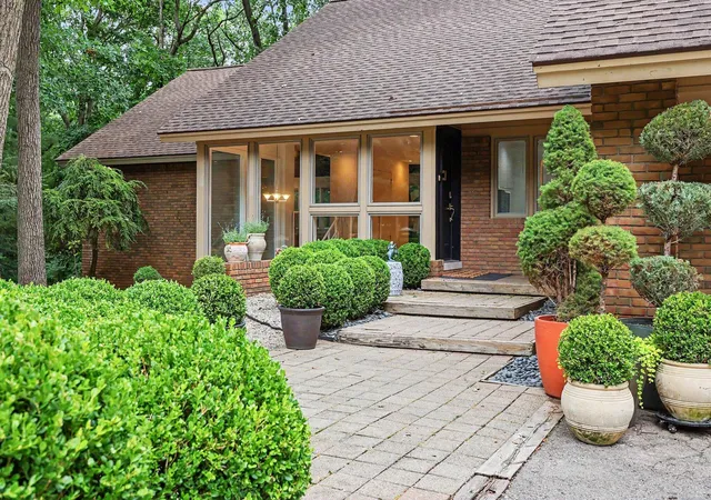 4th image of 5315 Red Fox Run, Ann Arbor, MI 48105 | MLS# 81026039160