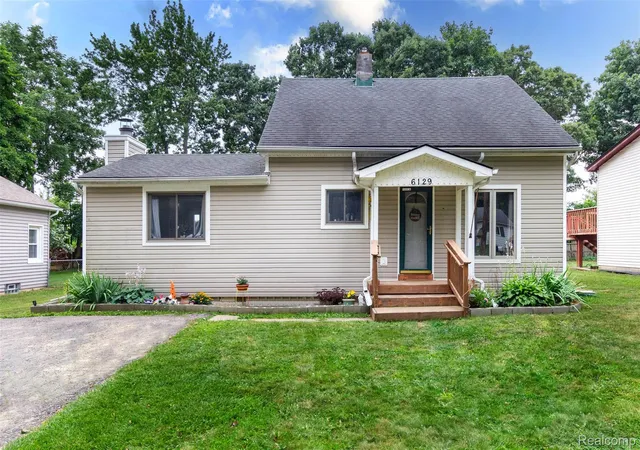 Photo 1 of Sale Pending at 6129 Southward Ave, Waterford, MI 48329 | MLS# 20261059086 | Listing updated on 2026-10-06