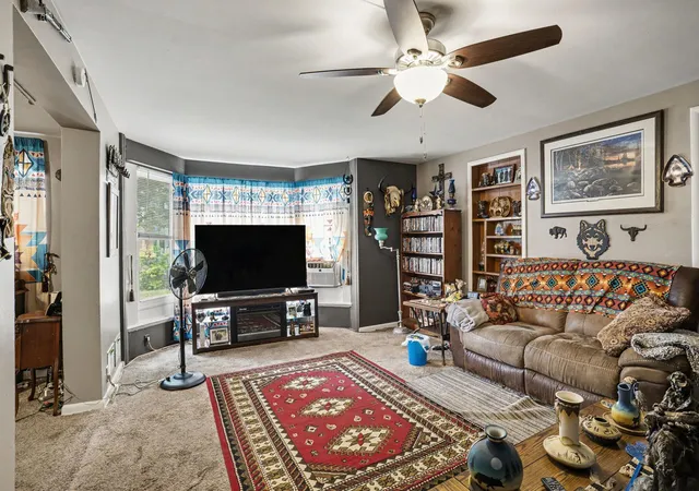 4th image of 625 Oak St, Paw Paw Village Van Buren, MI 49079 | MLS# 66026039171