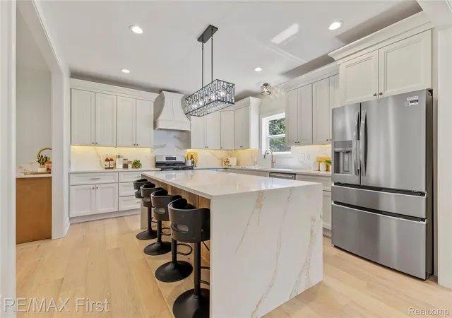 5th image of 700 Devillen Ave, Royal Oak, MI 48073 | MLS# 20261059101