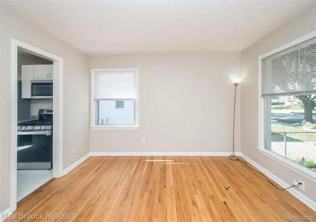5th image of 23100 Hoover Ave, Hazel Park, MI 48030 | MLS# 20261059102