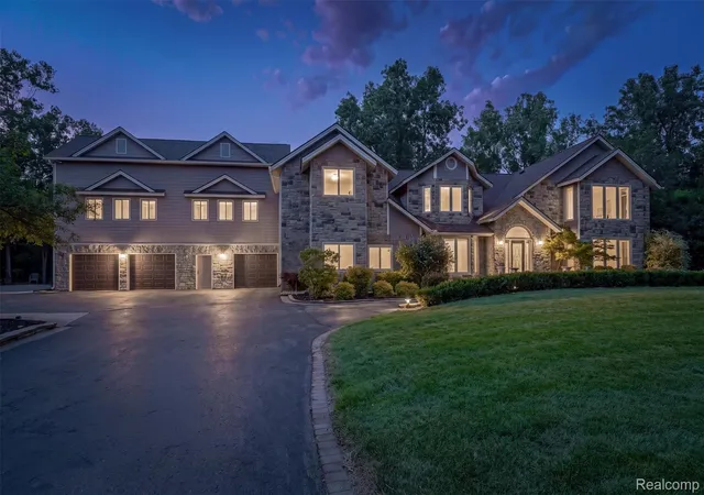 Photo 1 of Mansion for sale at 29 Marlborough Dr, Bloomfield Hills, MI 48302 | MLS# 20261059105 | Listing updated on 2026-08-25