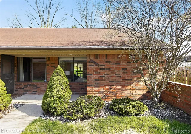 Listing Photo 4 - Condo for sale in building located at 23056 Harrington St, Clinton Township, MI 48036