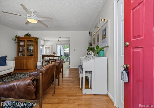 5th image of 541 Curzon Rd, Rochester Hills, MI 48307 | MLS# 20261059104