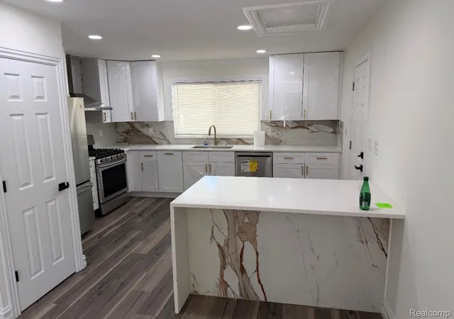 Photo 1 of Sale Pending at 10100 Saratoga St, Oak Park, MI 48237 | MLS# 20261059106 | Listing updated on 2026-08-20