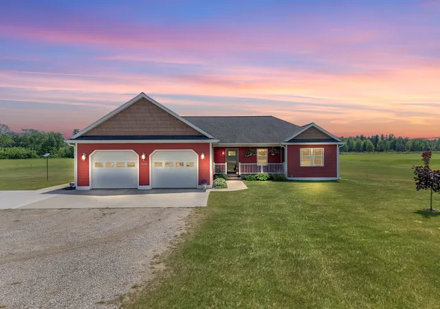 Photo 1 of Single family home for sale at 4690 E Houghton Lake Rd, Lake City, MI 49651 | MLS# 78080071656 | Listing updated on 2026-08-30