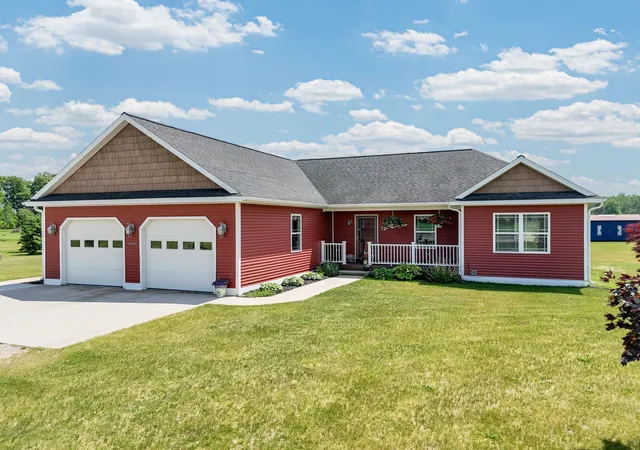 Photo 3 of Single family home for sale at 4690 E Houghton Lake Rd, Lake City, MI 49651 | MLS# 78080071656 | Listing updated on 2026-08-30