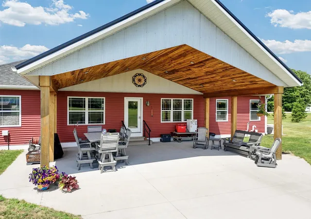Photo 4 of Single family home for sale at 4690 E Houghton Lake Rd, Lake City, MI 49651 | MLS# 78080071656 | Listing updated on 2026-08-30