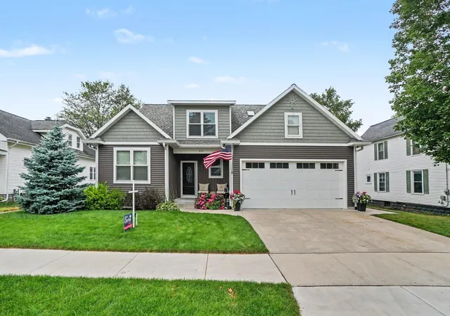 2nd image of 223 Prospect St, Spring Lake, MI 49456 | MLS# 71026039184