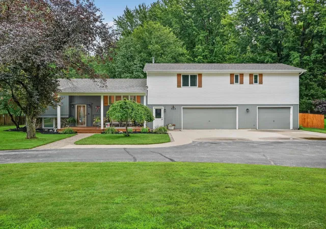 Photo 1 of Single family home for sale at 904 Vance Rd, Midland, MI 48640 | MLS# 61050216589 | Listing updated on 2026-08-02