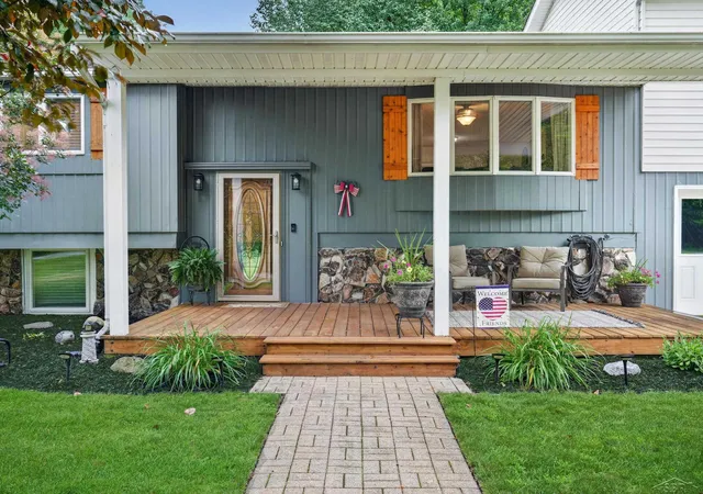 Photo 2 of Single family home for sale at 904 Vance Rd, Midland, MI 48640 | MLS# 61050216589 | Listing updated on 2026-08-02