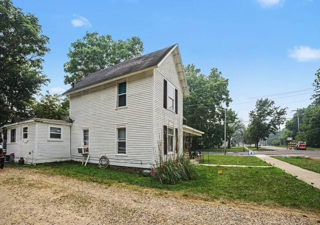 21st image of 302 N Van Buren St, Paw Paw, MI 49079 | MLS# 66026039189