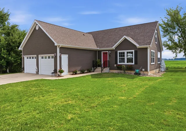 1st image of 403 Tulip Dr, Three Oaks, MI 49128 | MLS# 69026039192