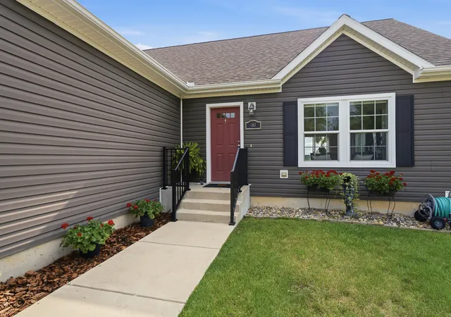 2nd image of 403 Tulip Dr, Three Oaks, MI 49128 | MLS# 69026039192