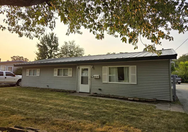1st image of 607 Cottage Ave, Clare, MI 48617 | MLS# 79080071662
